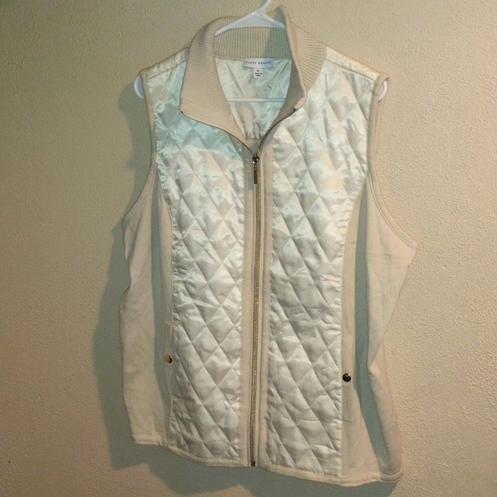 Susan Graver Cream and Gold Light Weight Quilted Zip up Vest XL